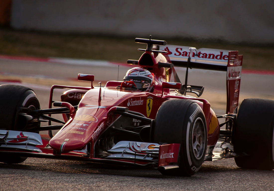 F1新手必讀:賽車旗幟的全面指南。每種顏色旗幟代表什麼意思?